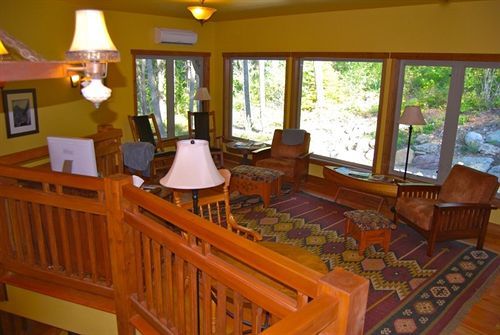 Glacier Guides Lodge West Glacier Extérieur photo