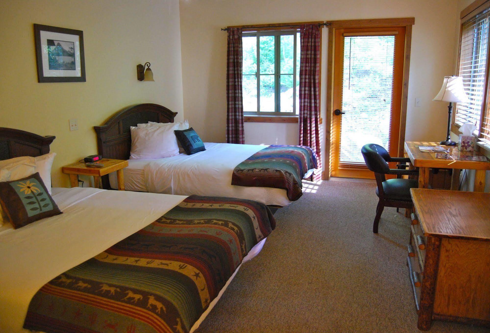 Glacier Guides Lodge West Glacier Extérieur photo