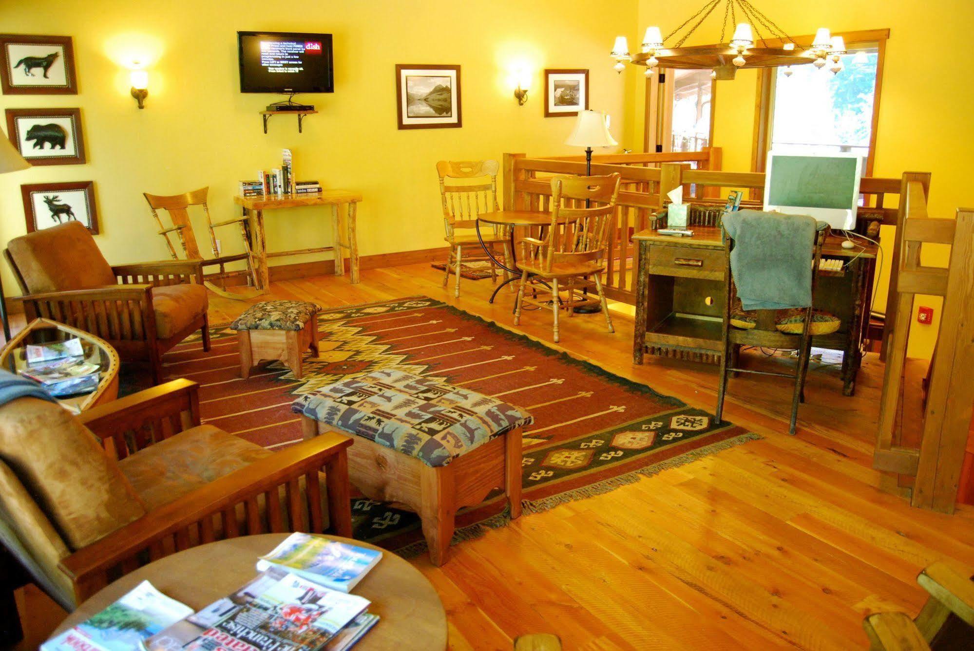 Glacier Guides Lodge West Glacier Extérieur photo
