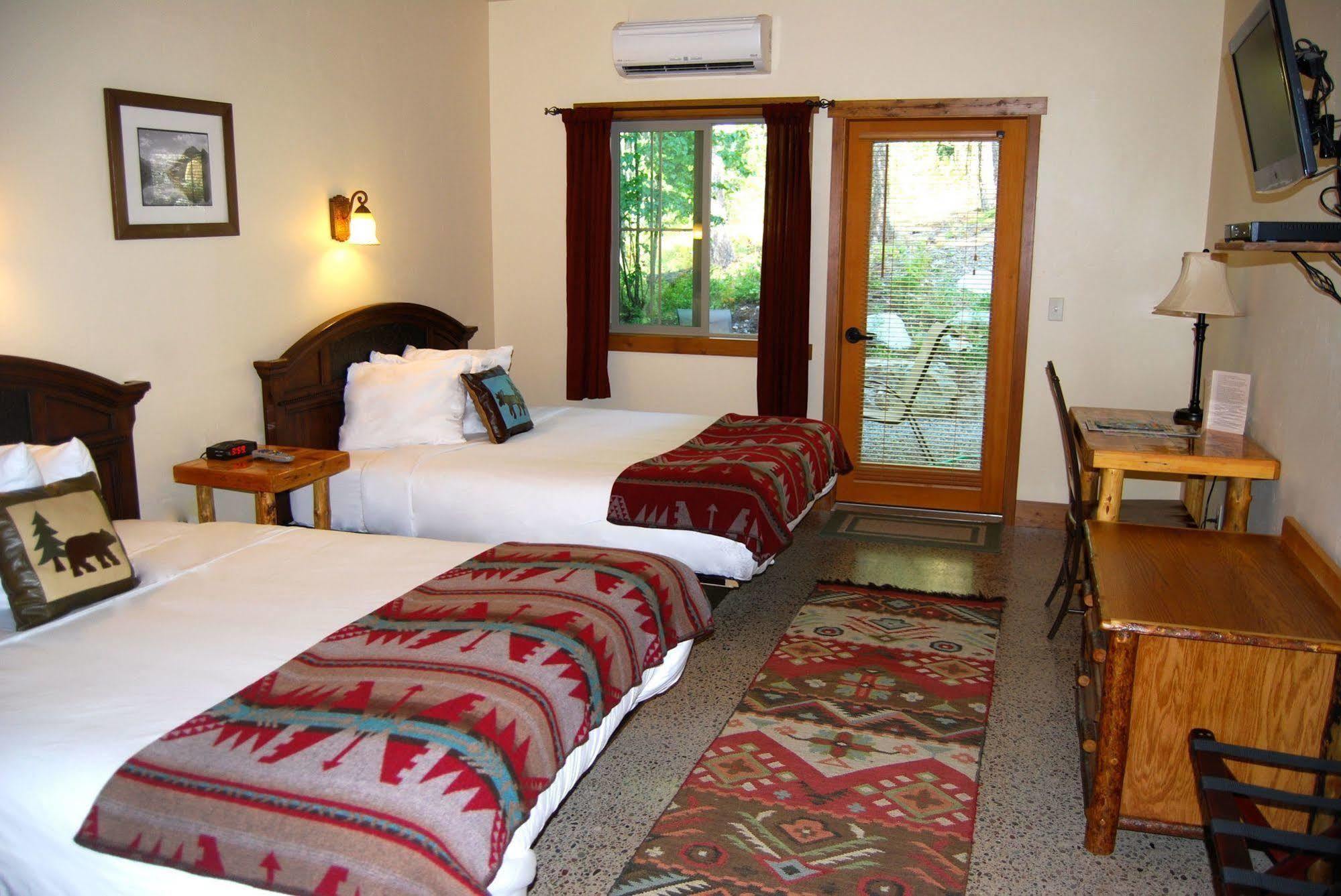 Glacier Guides Lodge West Glacier Extérieur photo